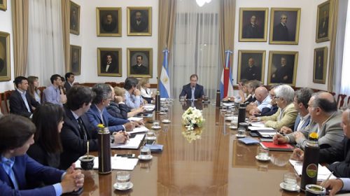 Bordet articula con su gabinete acciones de contención social, sanitaria, seguridad e infraestructura