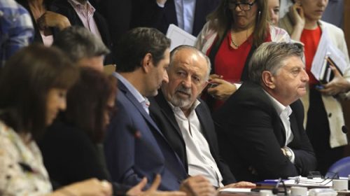 El peronismo se une para rechazar un DNU que le quita frecuencias a Arsat