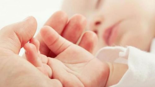 Criar a un hijo cuesta más de $400.000 por mes, según el INDEC