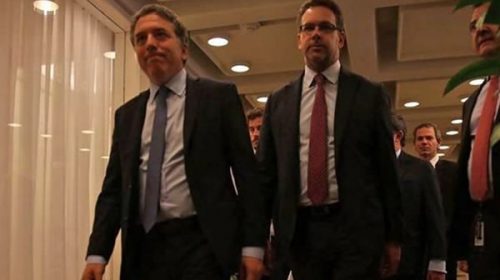 Dujovne y Sandleris van a Davos a recuperar la confianza de inversores
