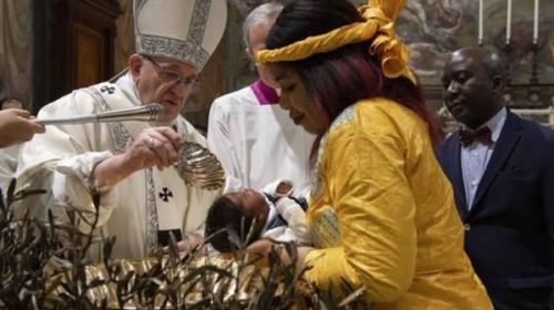 El bautismo se resiste a desaparecer: el pedido de Francisco