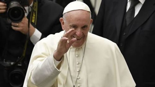 Francisco ya viaja a Panamá, en medio de la gran ola migratoria de la región