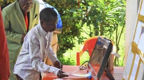 Denunciaron fraude electoral en Congo con máquinas que iban a usarse en Argentina Denunciaron fraude electoral en Congo con máquinas que iban a usarse en Argentina