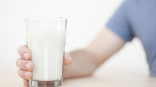 Deterioro social: el consumo interno de leche cayó un 10% desde el 2015