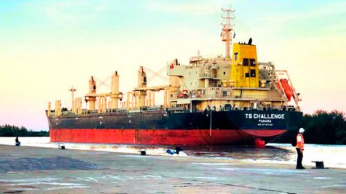 Llegó a Concepción del Uruguay otro buque que cargará madera Llegó a Concepción del Uruguay otro buque que cargará madera