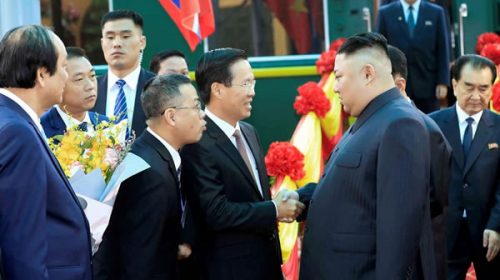 Trump y Kim llegaron a Vietnam, donde podrían declarar el fin de la Guerra de Corea