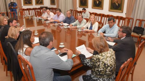 Día clave para las negociaciones salariales de docentes y estatales