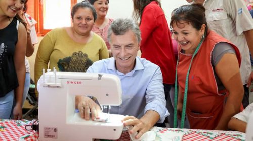 Macri, de campaña y el ejemplo de la máquina de coser
