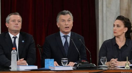Sin foco en la economía, Gobierno pule discurso de Macri ante Congreso