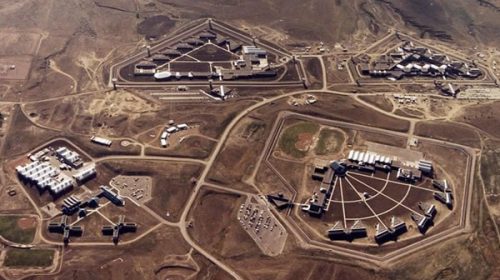 Así es la cárcel donde el Chapo Guzmán pasaría 23 horas diarias encerrado Así es la cárcel donde el Chapo Guzmán pasaría 23 horas diarias encerrado