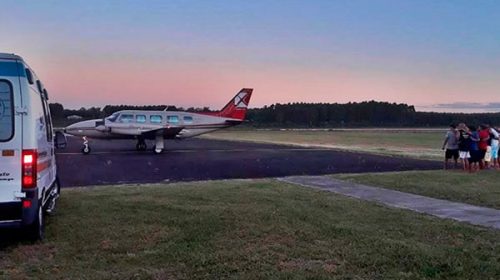 Avión sanitario trasladó a niña herida tras choque en el que murieron sus padres