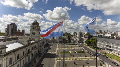 Se inauguraron los mástiles ubicados en la Plaza Mansilla de Paraná