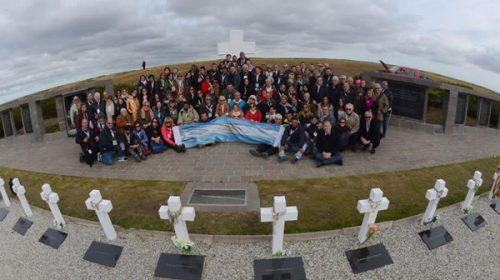 Familiares de soldados caídos en Malvinas viajaron al Cementerio de Darwin
