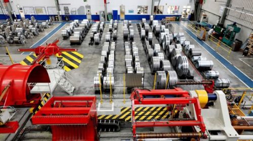 La actividad industrial volvió a caer con fuerza en febrero y busca su piso
