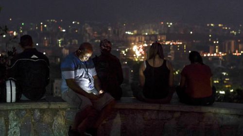 Tres días de batalla por la luz en Venezuela