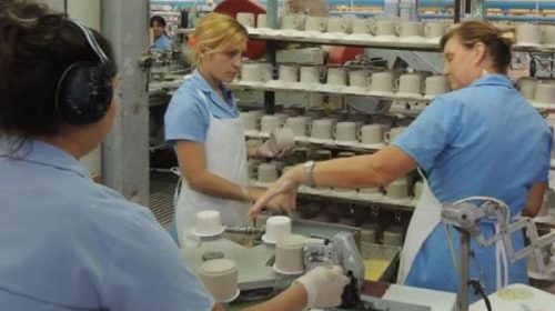 Verbano: la empresa de porcelana más grande del país suspendió a todo su personal