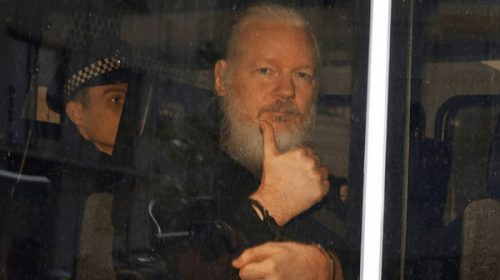Si hace falta, Assange cooperará con Suecia
