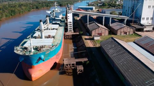 Amarró un barco de mayor tamaño que el habitual en Concepción del Uruguay