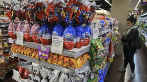 Por el impacto del dólar, huevos de Pascuas aumentan más de 50% y pescados, hasta 75%