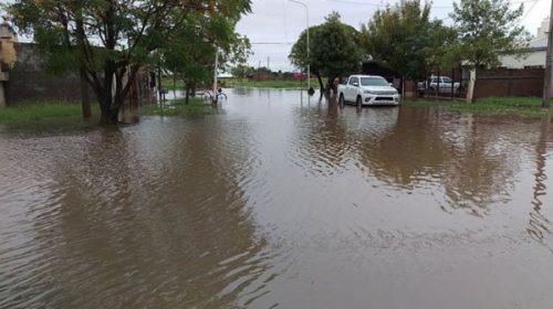 Dos muertos y miles de evacuados por inundaciones en el noreste del país