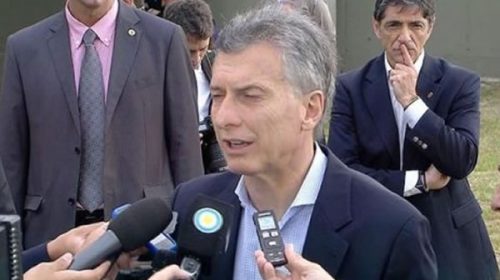 El riesgo país en Macrilandia: el presidente dijo que “se está saliendo lentamente de la recesión”