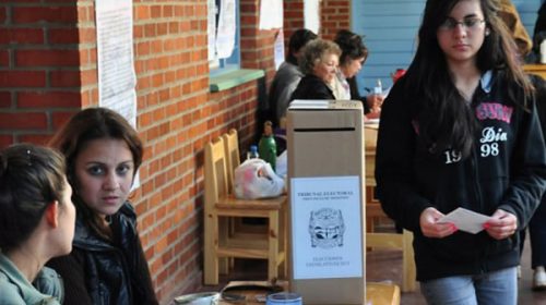 Polémica porque en los padrones nacionales no aparecen miles de votantes jóvenes
