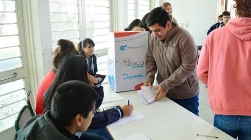 Realizan talleres con jóvenes sobre el primer voto
