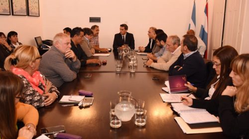 El gobierno acordó un aumento salarial integral, para los trabajadores de la administración pública El gobierno acordó un aumento salarial integral, para los trabajadores de la administración pública