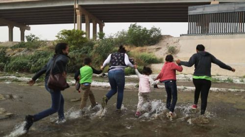 El Gobierno de EE UU revela ahora la muerte de una niña inmigrante bajo su custodia hace ocho meses
