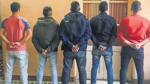 Detienen a siete policías tras una persecución a balazos en la que murieron cuatro chicos