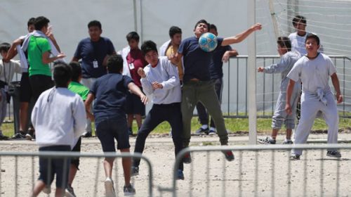 La Casa Blanca corta el dinero para ayuda legal y clases de inglés en los refugios para menores inmigrantes La Casa Blanca corta el dinero para ayuda legal y clases de inglés en los refugios para menores inmigrantes