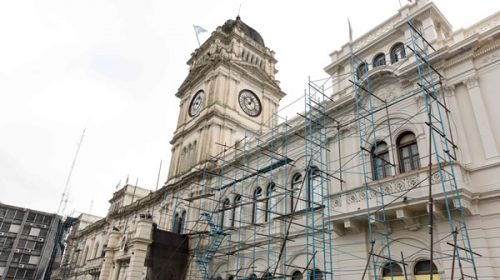 La restauración de la fachada de Casa de Gobierno presenta un 32 por ciento de avance