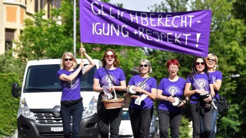 Las mujeres de Suiza toman las calles para exigir igualdad y respeto Las mujeres de Suiza toman las calles para exigir igualdad y respeto