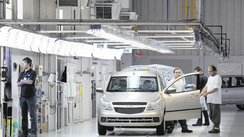 General Motors para por un mes