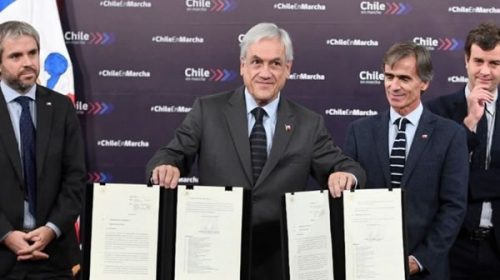 Marchan en Santiago de Chile en contra de la política educativa de Piñera