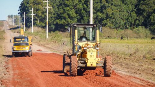 Realizan reposiciones de ripio en rutas y caminos del departamento Federación