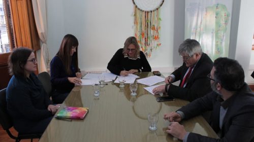 Un convenio beneficiará a niños y adolescentes sin cuidados parentales