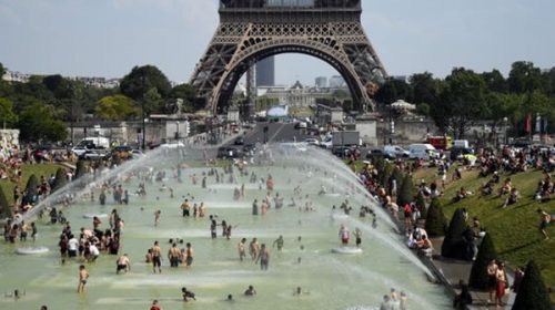 42,4 grados, arde París