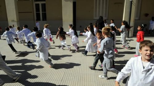 Definen en qué escuelas primarias se extenderá el horario desde septiembre