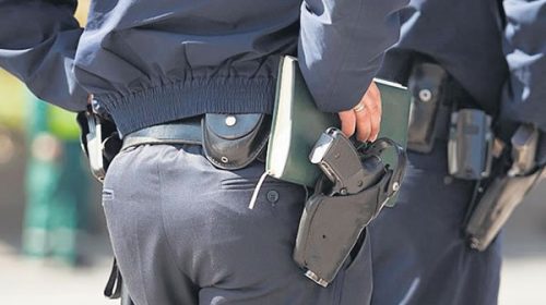 Media sanción a un proyecto de ley para desarmar a los agentes denunciados por violencia de género