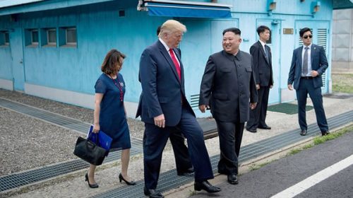 Trump se convirtió en el primer presidente de EEUU en pisar suelo norcoreano