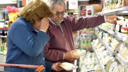 La inflación se desaceleró por tercer mes a 2,7%, pero en medio año ya acumula 22,4%