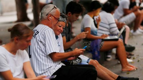 Los cubanos ya podrán acceder a Internet desde sus casas