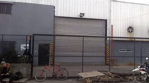 Golpeada por crisis en el sector automotriz, cerró fábrica de baterías para autos