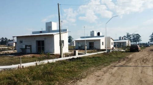 Con fondos provinciales se construyen, con un avance del 86 por ciento, las nuevas viviendas en Colonia La Florida Con fondos provinciales se construyen, con un avance del 86 por ciento, las nuevas viviendas en Colonia La Florida