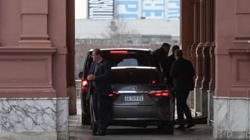Mauricio Macri se juntó con el presidente del Banco Central y postergó la reunión de Gabinete Mauricio Macri se juntó con el presidente del Banco Central y postergó la reunión de Gabinete