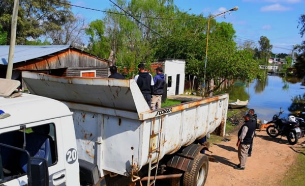 Ascienden a 296 las familias desplazadas de las zonas inundables en Concordia