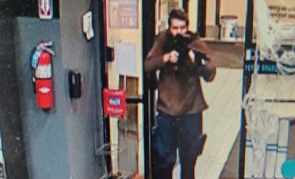 Buscan en EEUU a tirador que mató a 22 personas en una ciudad del estado de Maine